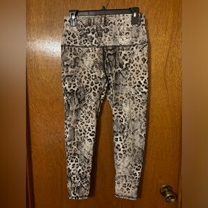 size medium animal print active leggings